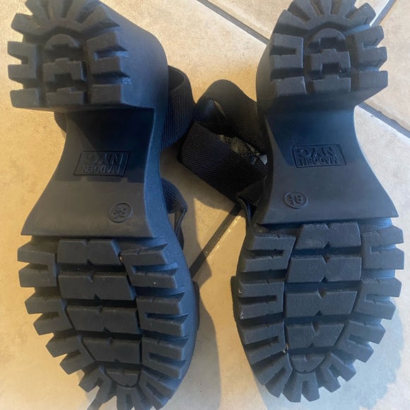 Madden NYC lug sole heeled sandals 8 1/2 - Picture 5 of 6